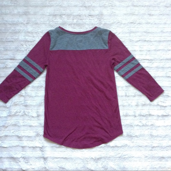 Nice patterned top! - Picture 2 of 3